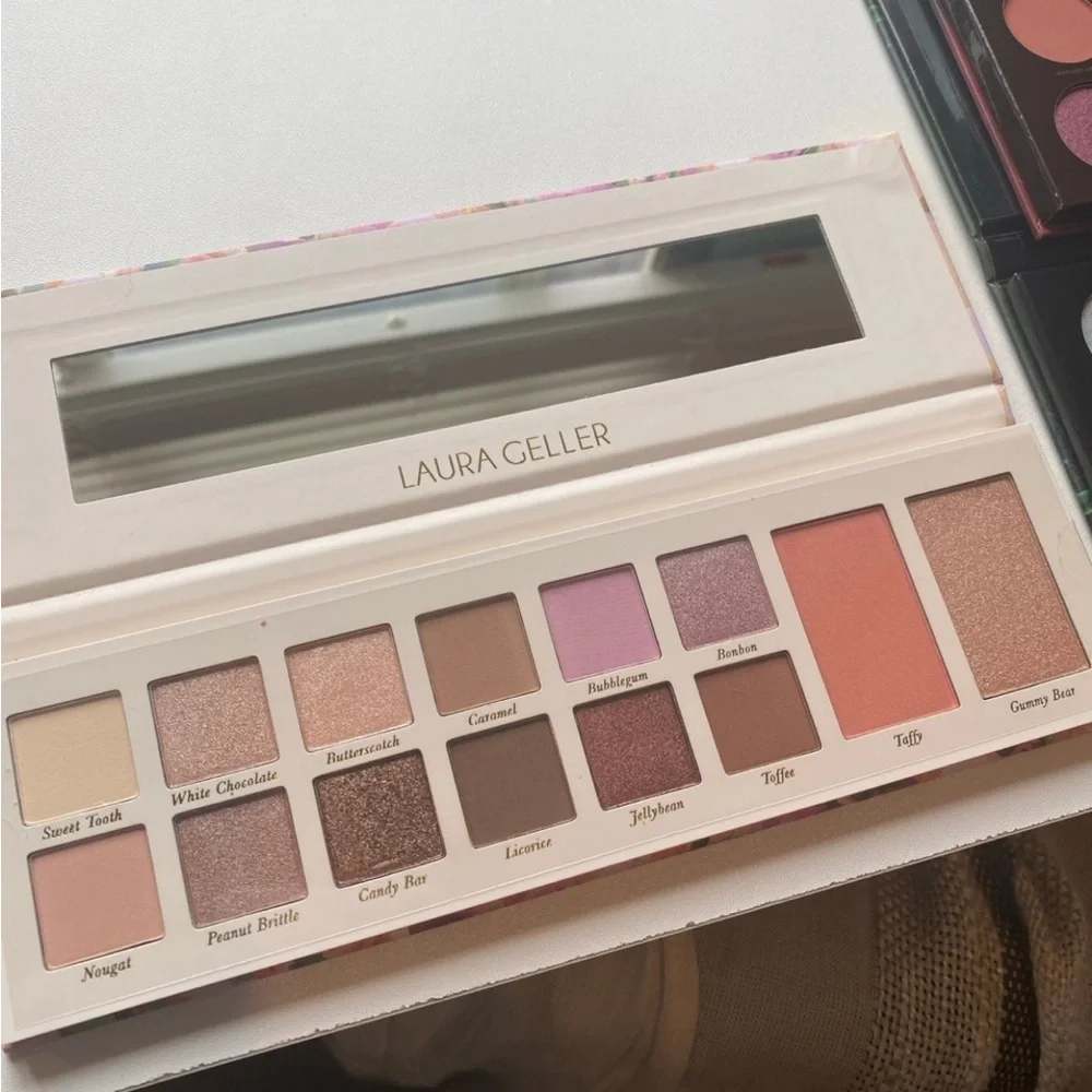 Vibrant Eyeshadow Palette Collection - Picture 5 of 9